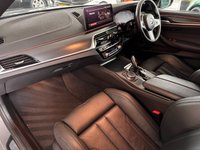 USED 2021 21 BMW 5 SERIES 4.4 M550i V8 Saloon 4dr Petrol Steptronic xDrive Euro 6 (s/s) (530 ps) Technology Pack | Visibility Pack