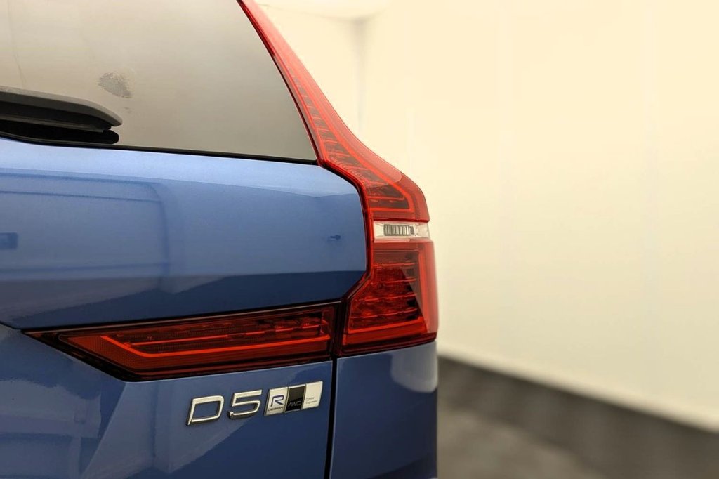USED 2018 18 VOLVO XC60 2.0 D5 PowerPulse R-Design Pro SUV 5dr Diesel Auto AWD Euro 6 (s/s) (235 ps) **&pound;9,450 Of Optional Extras**