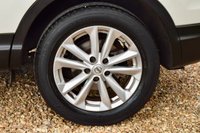 USED 2014 14 NISSAN QASHQAI 1.2 DIG-T Acenta Premium SUV 5dr Petrol Manual 2WD Euro 5 (s/s) (115 ps) 9 SERVICES + NEW MOT! PAN ROOF, SAT NAV, CAMERA, SENSORS!
