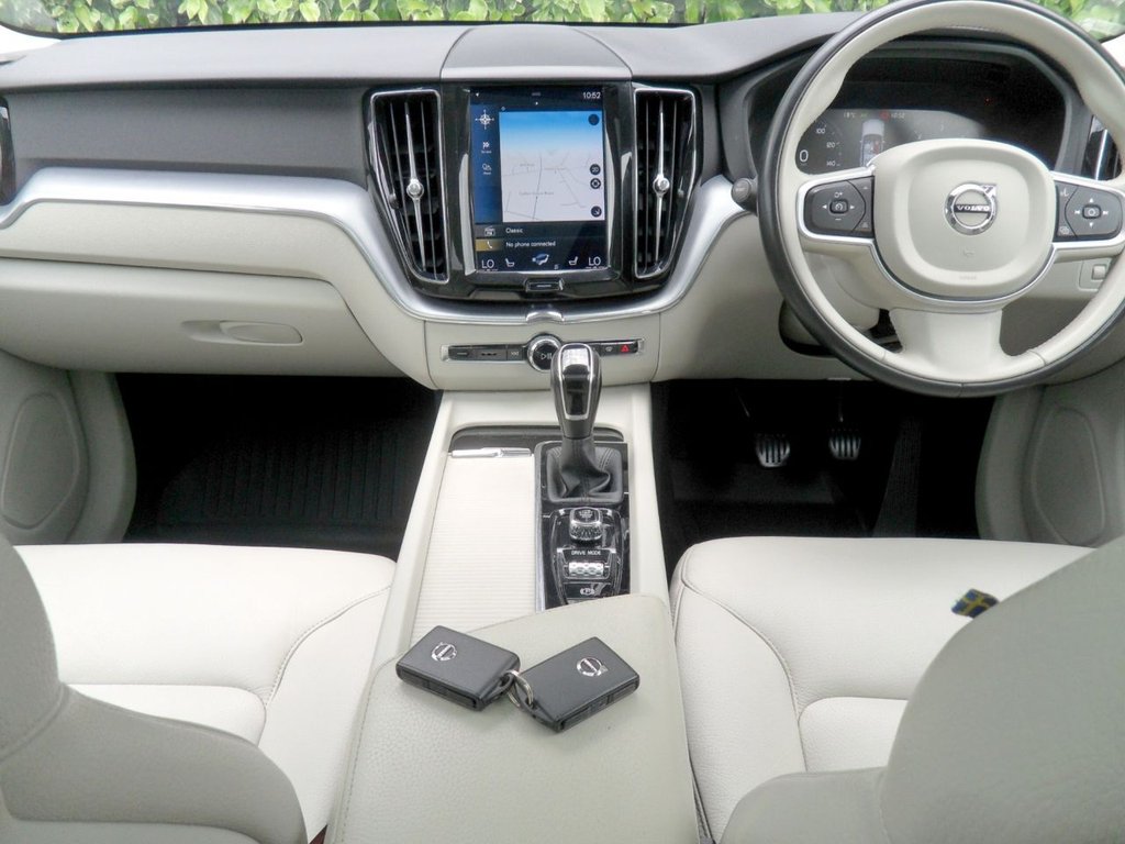 USED 2018 18 VOLVO XC60 2.0 D4 Momentum SUV 5dr Diesel Manual AWD Euro 6 (s/s) (190 ps) Blond Leather ReverseCamera Privacy