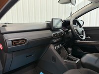 USED 2023 23 DACIA SANDERO STEPWAY 1.0 TCe Journey Hatchback 5dr Petrol CVT automatic 90 bhp 