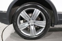 USED 2016 66 VOLKSWAGEN TIGUAN 2.0 TDI BlueMotion Tech SEL SUV 5dr Diesel Manual 4Motion Euro 6 (s/s) (150 ps) 8 stamp SERVICE HISTORY - 2 KEYS - 3 OWNERS