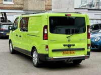USED 2017 09 RENAULT TRAFIC 1.6 dCi ENERGY 29 Sport Nav Crew Van Double Cab 6dr Diesel Manual LWB Euro 6 (s/s) (145 ps) One Owner | Bamboo Green