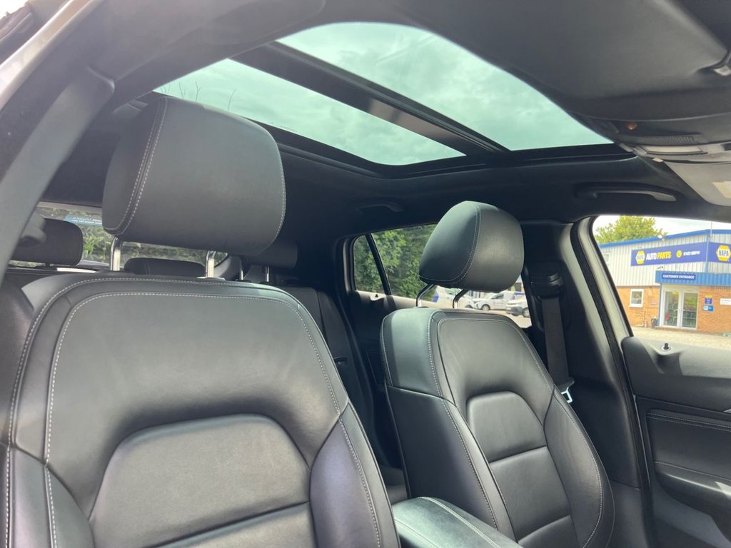 USED 2018 INFINITI QX30 2.2d Luxe Tech SUV 5dr Diesel DCT AWD Euro 6 (s/s) (170 ps) *AWARD WINNING DEALERSHIP*