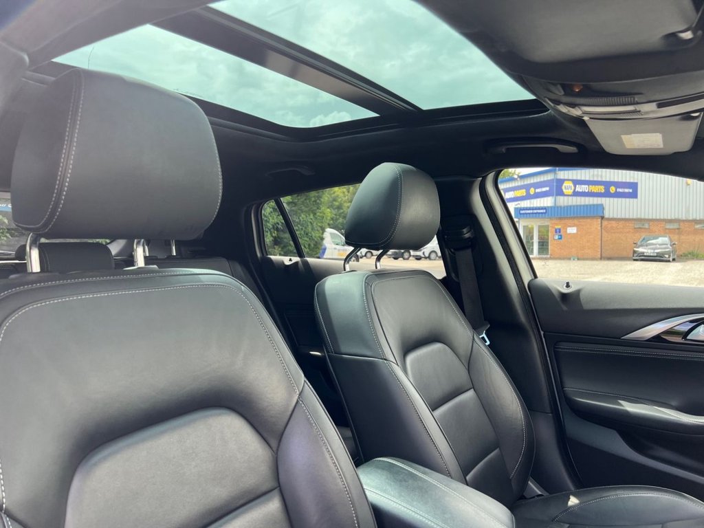 USED 2018 INFINITI QX30 2.2d Luxe Tech SUV 5dr Diesel DCT AWD Euro 6 (s/s) (170 ps) *AWARD WINNING DEALERSHIP*