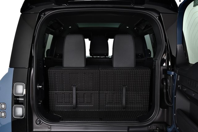 USED 2026 26 LAND ROVER DEFENDER 110 3.0 D350 MHEV X-Dynamic HSE SUV 5dr Diesel Auto 4WD Euro 6 (s/s) (350 ps) URBAN WT | Pan/AirSus/7 Seats
