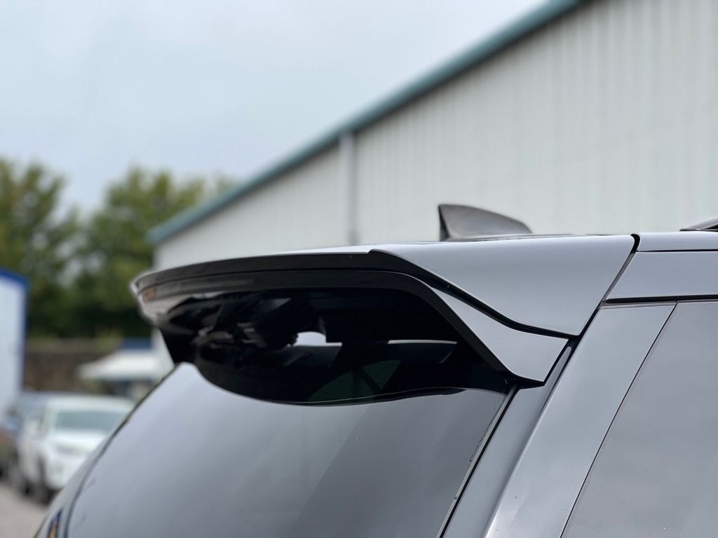 USED 2019 19 LAND ROVER DISCOVERY 3.0 SD V6 HSE Luxury SUV 5dr Diesel Auto 4WD Euro 6 (s/s) (306 ps) REAR TV'S  / SLIDING PAN ROOF