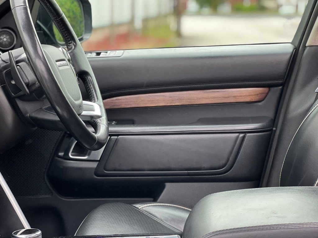 USED 2019 19 LAND ROVER DISCOVERY 3.0 SD V6 HSE Luxury SUV 5dr Diesel Auto 4WD Euro 6 (s/s) (306 ps) REAR TV'S  / SLIDING PAN ROOF