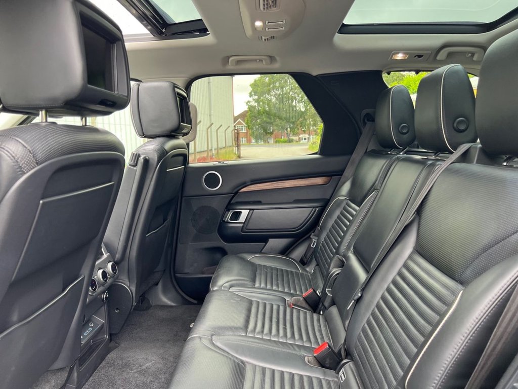 USED 2019 19 LAND ROVER DISCOVERY 3.0 SD V6 HSE Luxury SUV 5dr Diesel Auto 4WD Euro 6 (s/s) (306 ps) REAR TV'S  / SLIDING PAN ROOF