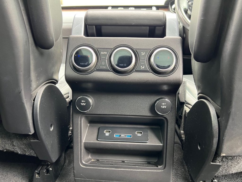 USED 2019 19 LAND ROVER DISCOVERY 3.0 SD V6 HSE Luxury SUV 5dr Diesel Auto 4WD Euro 6 (s/s) (306 ps) REAR TV'S  / SLIDING PAN ROOF