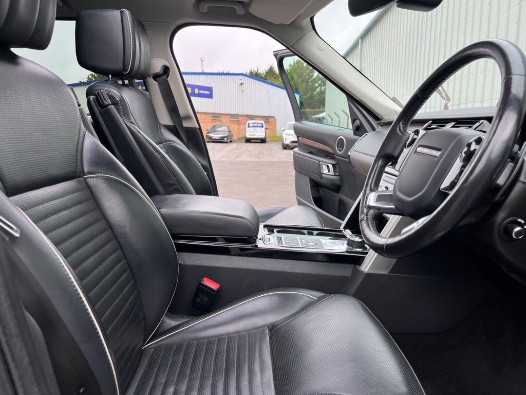 USED 2019 19 LAND ROVER DISCOVERY 3.0 SD V6 HSE Luxury SUV 5dr Diesel Auto 4WD Euro 6 (s/s) (306 ps) REAR TV'S  / SLIDING PAN ROOF
