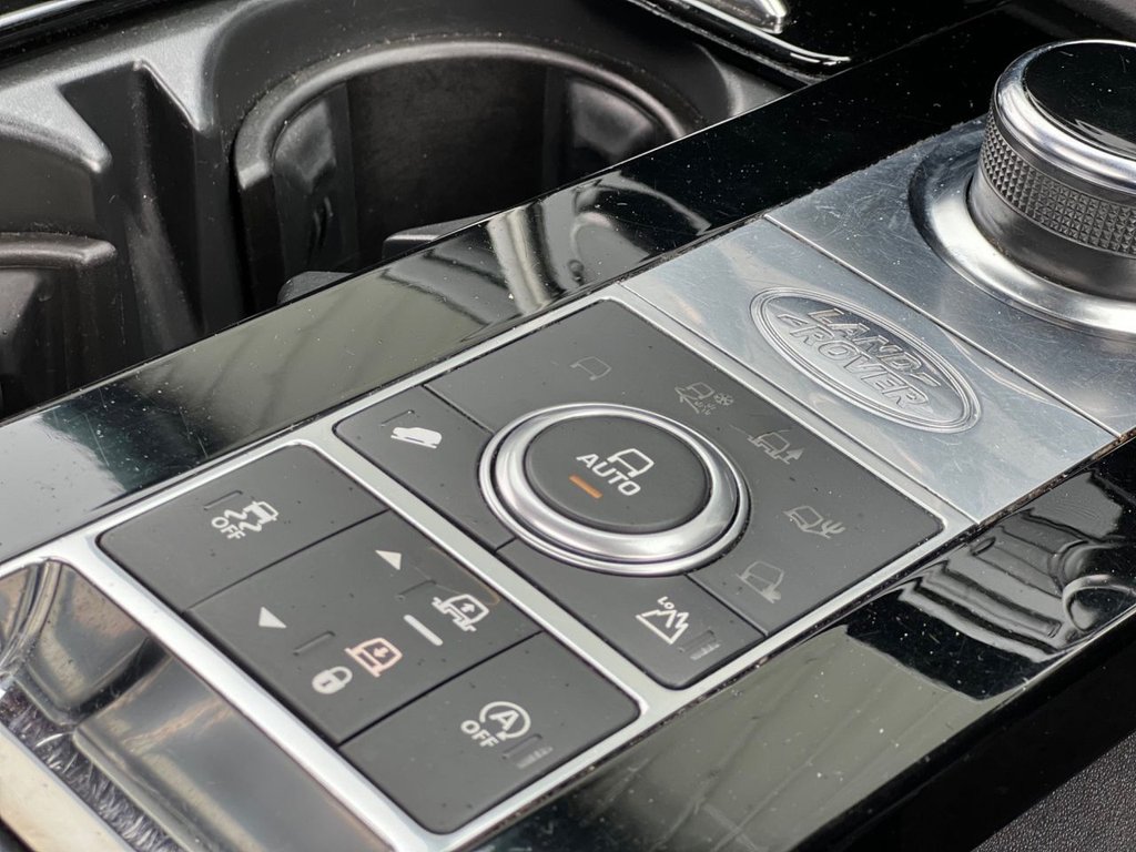 USED 2019 19 LAND ROVER DISCOVERY 3.0 SD V6 HSE Luxury SUV 5dr Diesel Auto 4WD Euro 6 (s/s) (306 ps) REAR TV'S  / SLIDING PAN ROOF