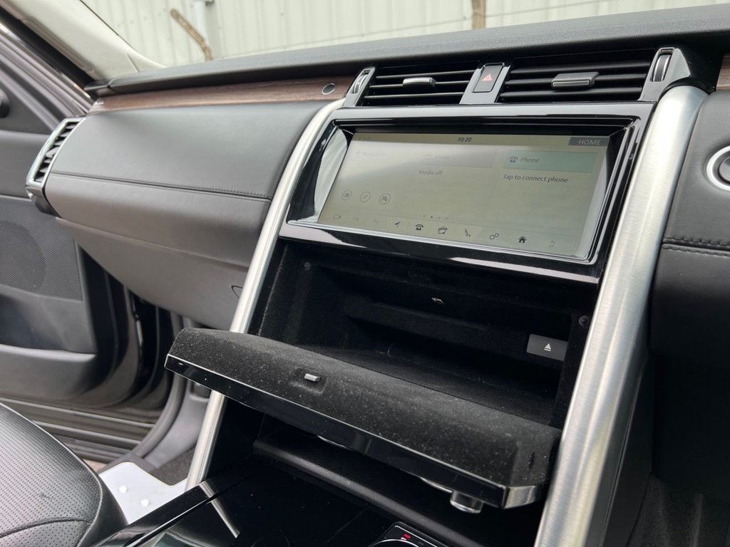 USED 2019 19 LAND ROVER DISCOVERY 3.0 SD V6 HSE Luxury SUV 5dr Diesel Auto 4WD Euro 6 (s/s) (306 ps) REAR TV'S  / SLIDING PAN ROOF
