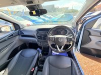 USED 2015 15 VAUXHALL VIVA 1.0i SL Hatchback 5dr Petrol Manual Euro 6 (75 ps) Great Colour Option + Parking Sensors & Air Con