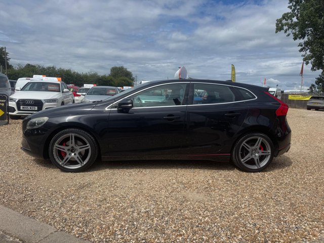 View our VOLVO V40