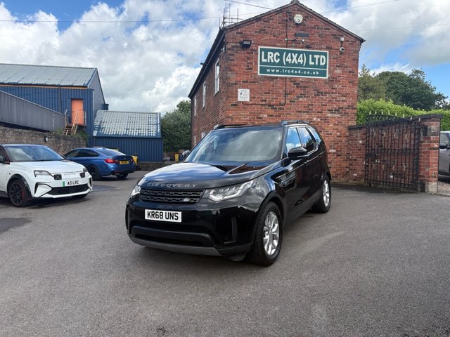 View our Land Rover Discovery 3.0 SD V6 SE SUV 5dr Diesel Auto 4WD Euro 6 (s/s) (306 ps)