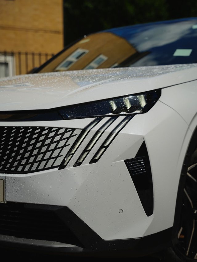 View our PEUGEOT 3008