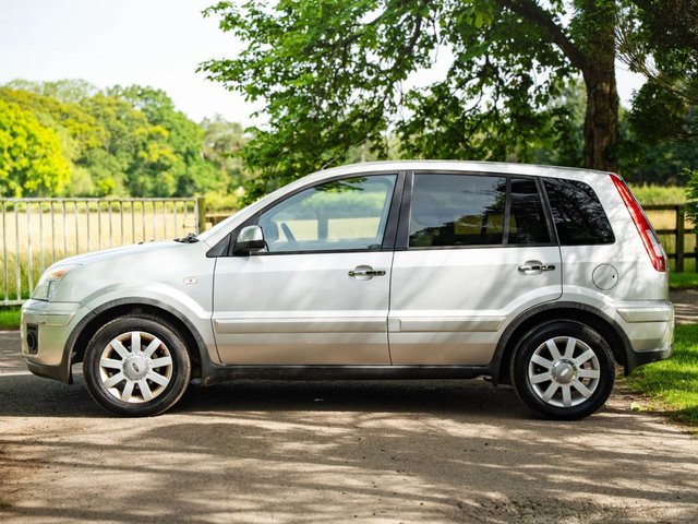 View our FORD FUSION