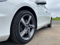 USED 2016 16 VOLVO V40 2.0 T2 R-Design Hatchback 5dr Petrol Manual Euro 6 (s/s) (122 ps) 12 MONTHS PART AND LABOUR RAC WARRANTY+RAC BREAKDOWN COVER