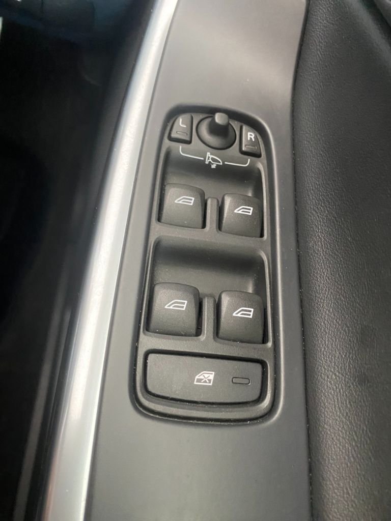 USED 2017 17 VOLVO XC60 2.4 D4 R-Design Lux Nav SUV 5dr Diesel Auto AWD Euro 6 (s/s) (190 ps) FULL SERV HISTORY NEW CAMBELT