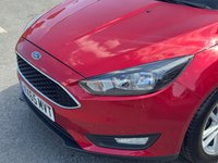 USED 2015 65 FORD FOCUS 1.0T EcoBoost Zetec Hatchback 5dr Petrol Manual Euro 6 (s/s) (125 ps) 2 OWNERS -- FULL SERVICE HISTORY -- &pound;20 TAX -- PARKING SENSORS