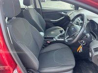 USED 2015 65 FORD FOCUS 1.0T EcoBoost Zetec Hatchback 5dr Petrol Manual Euro 6 (s/s) (125 ps) 2 OWNERS -- FULL SERVICE HISTORY -- &pound;20 TAX -- PARKING SENSORS