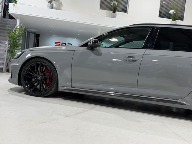 View our AUDI RS4 AVANT