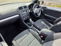 USED 2013 63 VOLKSWAGEN GOLF 1.6 TDI BlueMotion Tech SE Cabriolet 2dr Diesel Manual Euro 5 (s/s) (105 ps) DAB+CRUISE+PARKASSIST+CLIMATE+BLUETOOTH+DAB