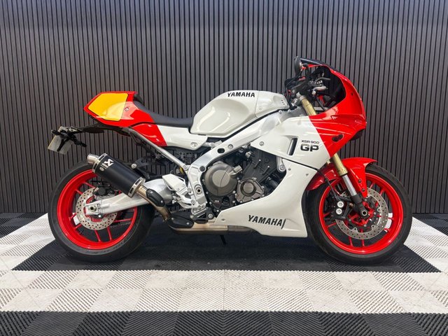 View our YAMAHA XSR900