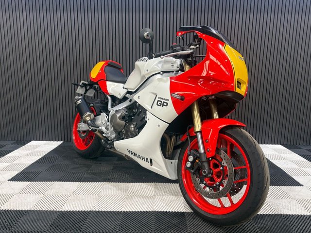 View our YAMAHA XSR900