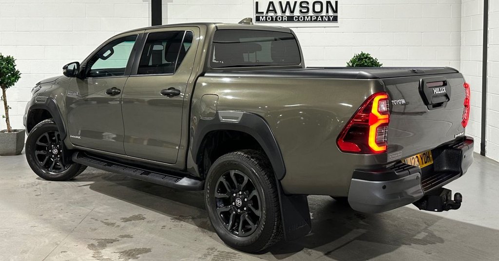 USED 2023 23 TOYOTA HI-LUX 2.8 D-4D Invincible X Pickup Double Cab 4dr Diesel Auto 4WD Euro 6 (s/s) (204 ps) 