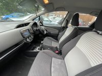 USED 2017 67 TOYOTA YARIS 1.5 VVT-i Icon Tech Hatchback 5dr Petrol Manual Euro 6 (111 ps) ONLY 2 FORMER KEEPER+NEW MOT