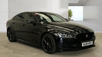 2018 JAGUAR XE 2.0i R-Sport Saloon 4dr Petrol Auto Euro 6 (s/s) (250 ps)+2 KEYS+2 FORMER KEEPERS+FSH+PARK CONTROL WITH CAM+PANORAMIC SUNROOF+4 WHEEL DRIVE+POWER BOOT+PRIVACY+AIRCON+18" ALLOYS+BLUETOOTH+MEDIA+NAV+CRUISE+ &pound;12490.00