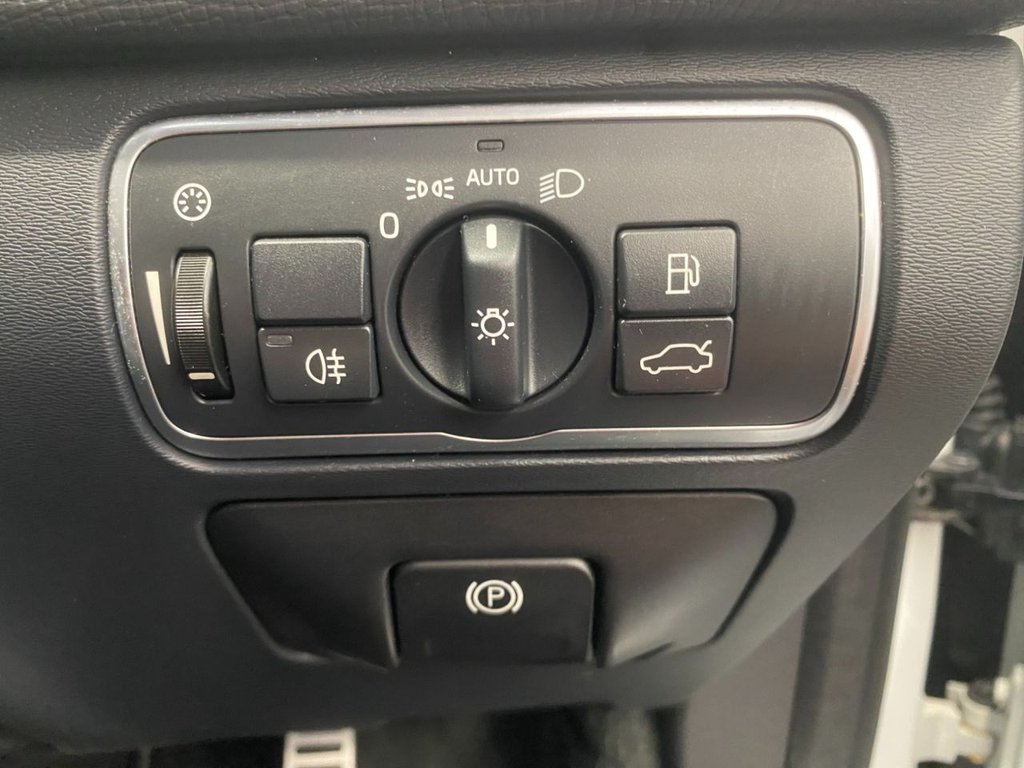 USED 2017 67 VOLVO XC60 2.4 D5 R-Design Lux Nav SUV 5dr Diesel Auto AWD Euro 6 (s/s) (220 ps) AUTOMATIC R DESIGN XC60