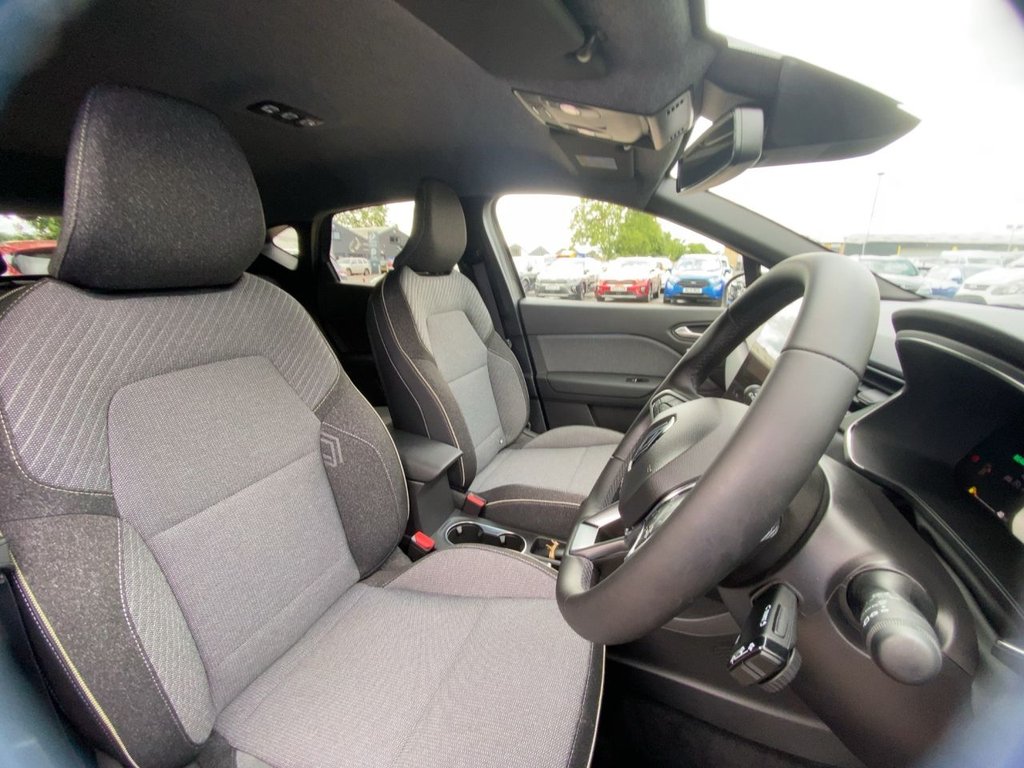 USED 2025 25 RENAULT CAPTUR 1.6 E-TECH techno SUV 5dr Petrol Hybrid Auto Euro 6 (s/s) (145 ps) CARPLAY+CAMERA+SATNAV+LEDS+FSH