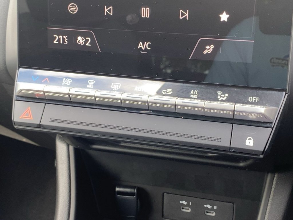USED 2025 25 RENAULT CAPTUR 1.6 E-TECH techno SUV 5dr Petrol Hybrid Auto Euro 6 (s/s) (145 ps) CARPLAY+CAMERA+SATNAV+LEDS+FSH