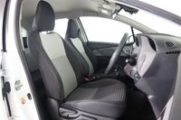 USED 2019 19 TOYOTA YARIS 1.5 VVT-h Icon Hatchback 5dr Petrol Hybrid E-CVT Euro 6 (s/s) (100 ps) Rear Park Camera, Bluetooth