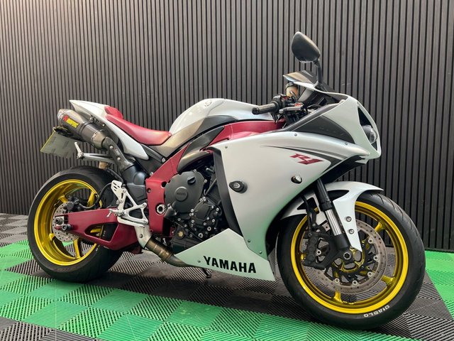 View our YAMAHA R1