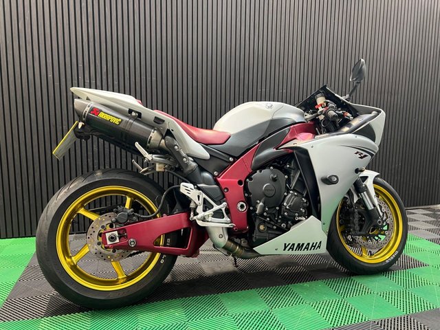 View our YAMAHA R1