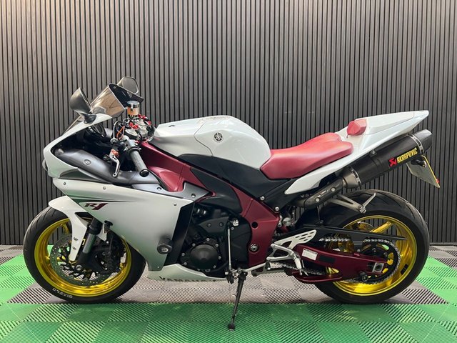 View our YAMAHA R1