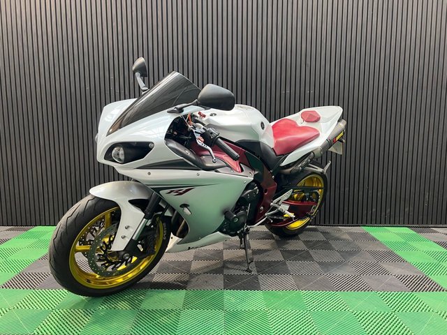 View our YAMAHA R1
