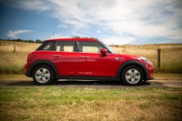 USED 2019 69 MINI HATCH 1.5 Cooper Classic Hatchback 5dr Petrol Steptronic Euro 6 (s/s) (136 ps) S.H, ULEZ, Chili Red