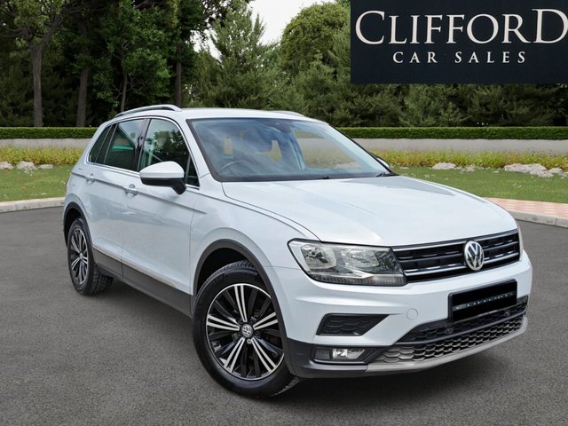 View our Volkswagen Tiguan 2.0 TDI SE Navigation SUV 5dr Diesel DSG Euro 6 (s/s) (150 ps)