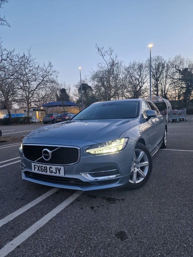 View our Volvo V90 2.0 D4 Momentum Estate 5dr Diesel Auto Euro 6 (s/s) (190 ps)