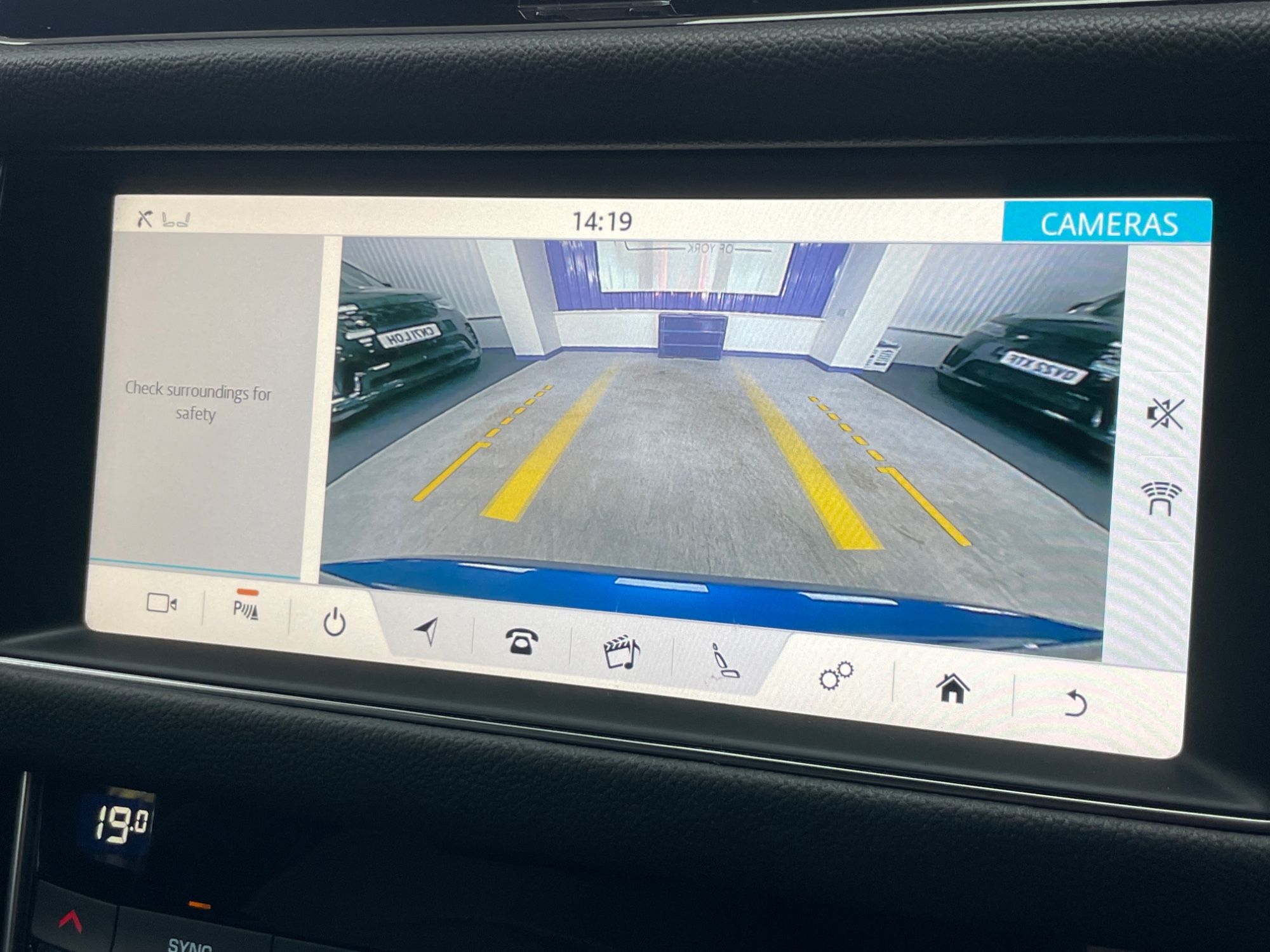 USED 2019 69 JAGUAR XF 2.0d R-Sport Saloon 4dr Diesel Auto Euro 6 (s/s) (180 ps) 