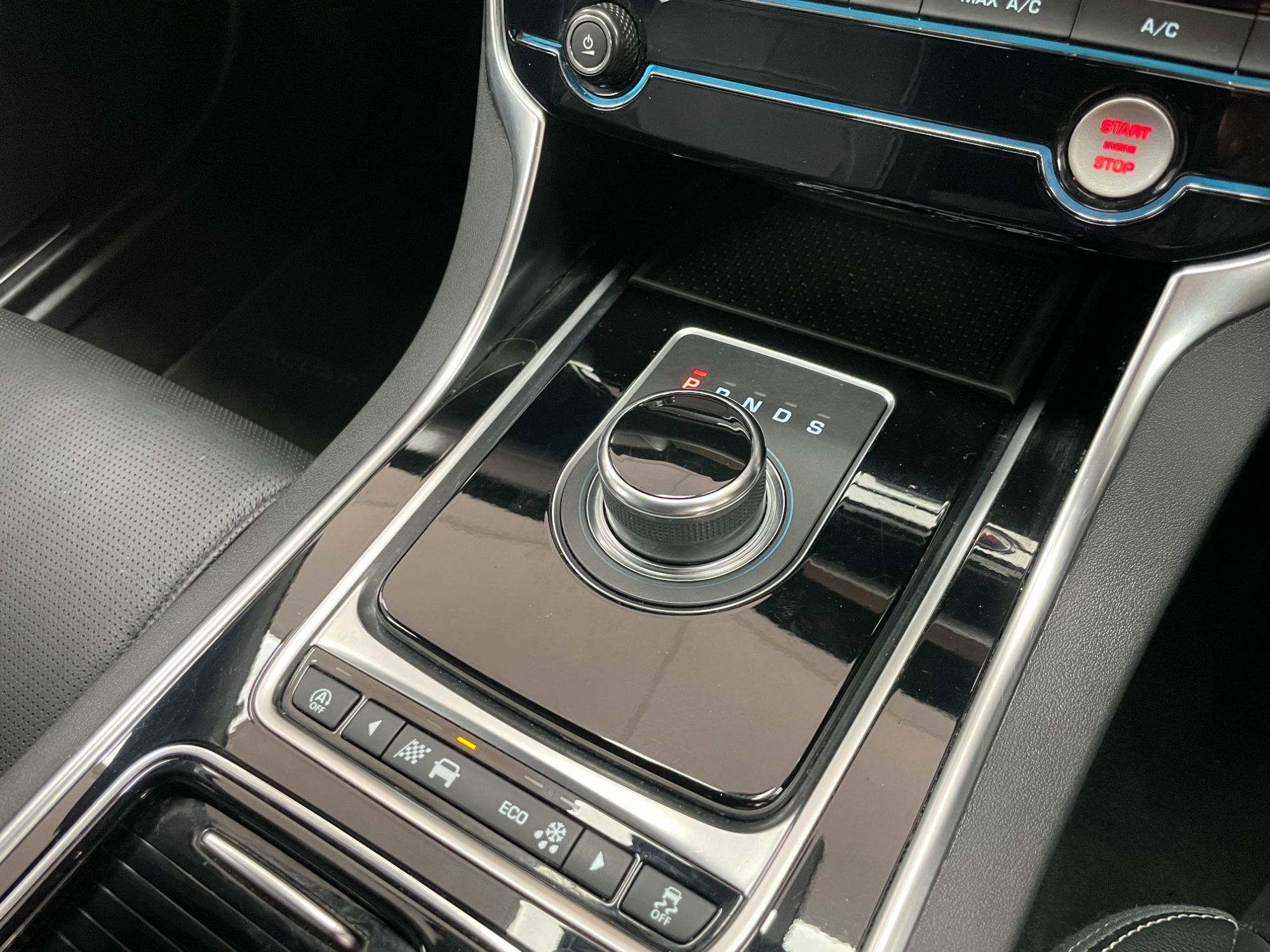 USED 2019 69 JAGUAR XF 2.0d R-Sport Saloon 4dr Diesel Auto Euro 6 (s/s) (180 ps) 