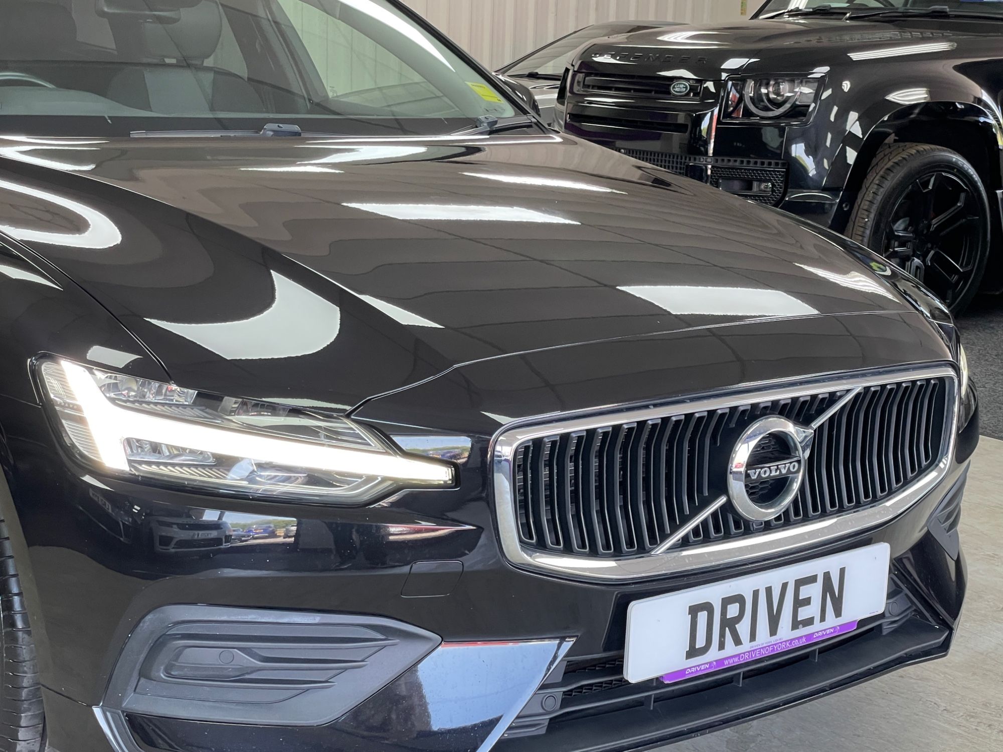 USED 2019 19 VOLVO V60 2.0 D3 Momentum Estate 5dr Diesel Manual Euro 6 (s/s) (150 ps) 