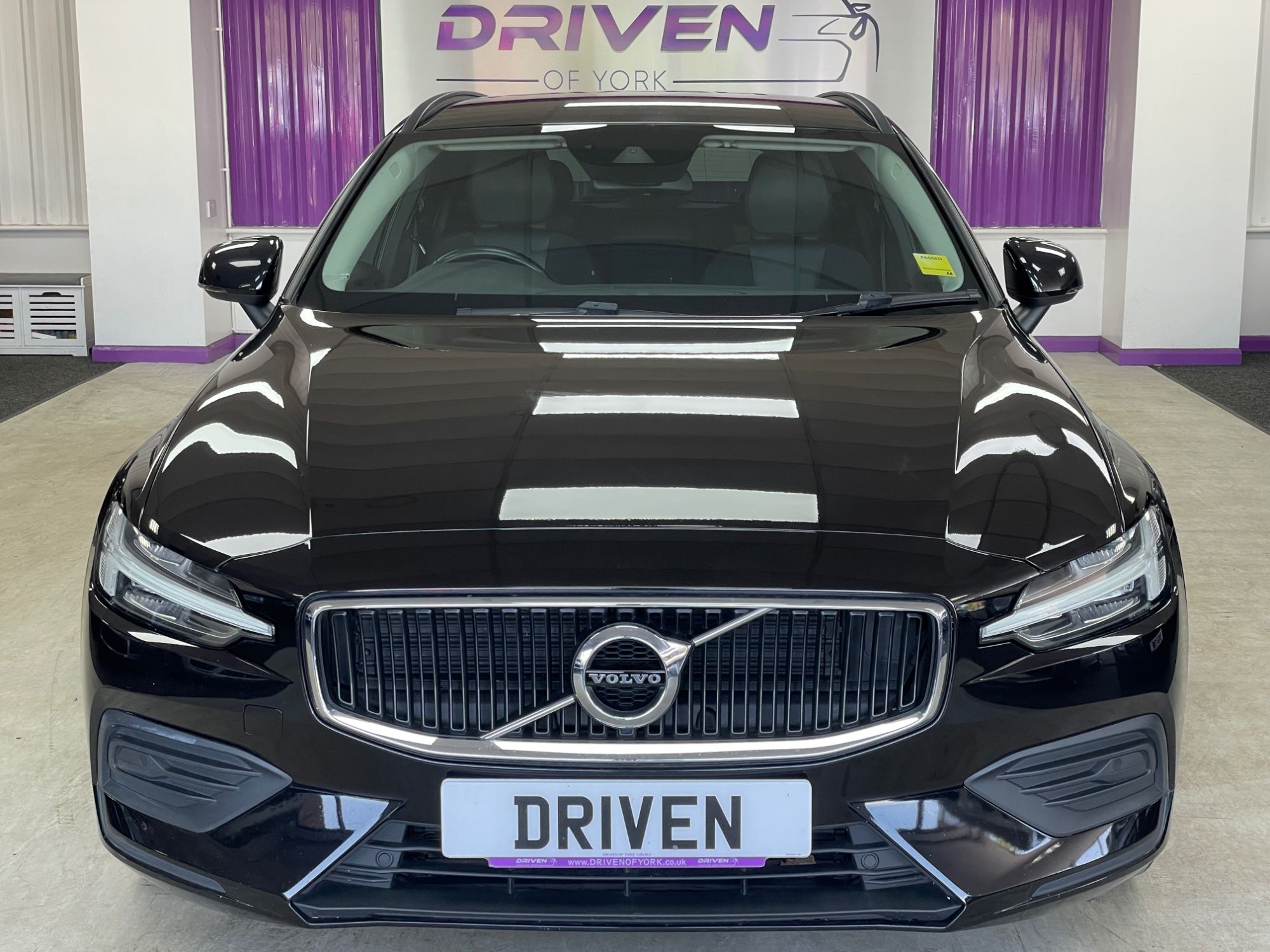 USED 2019 19 VOLVO V60 2.0 D3 Momentum Estate 5dr Diesel Manual Euro 6 (s/s) (150 ps) 