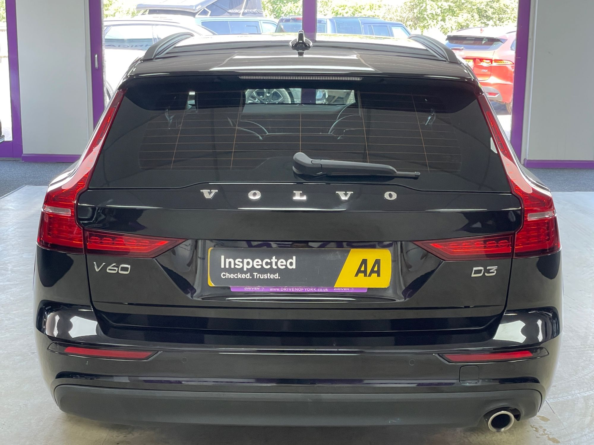 USED 2019 19 VOLVO V60 2.0 D3 Momentum Estate 5dr Diesel Manual Euro 6 (s/s) (150 ps) 