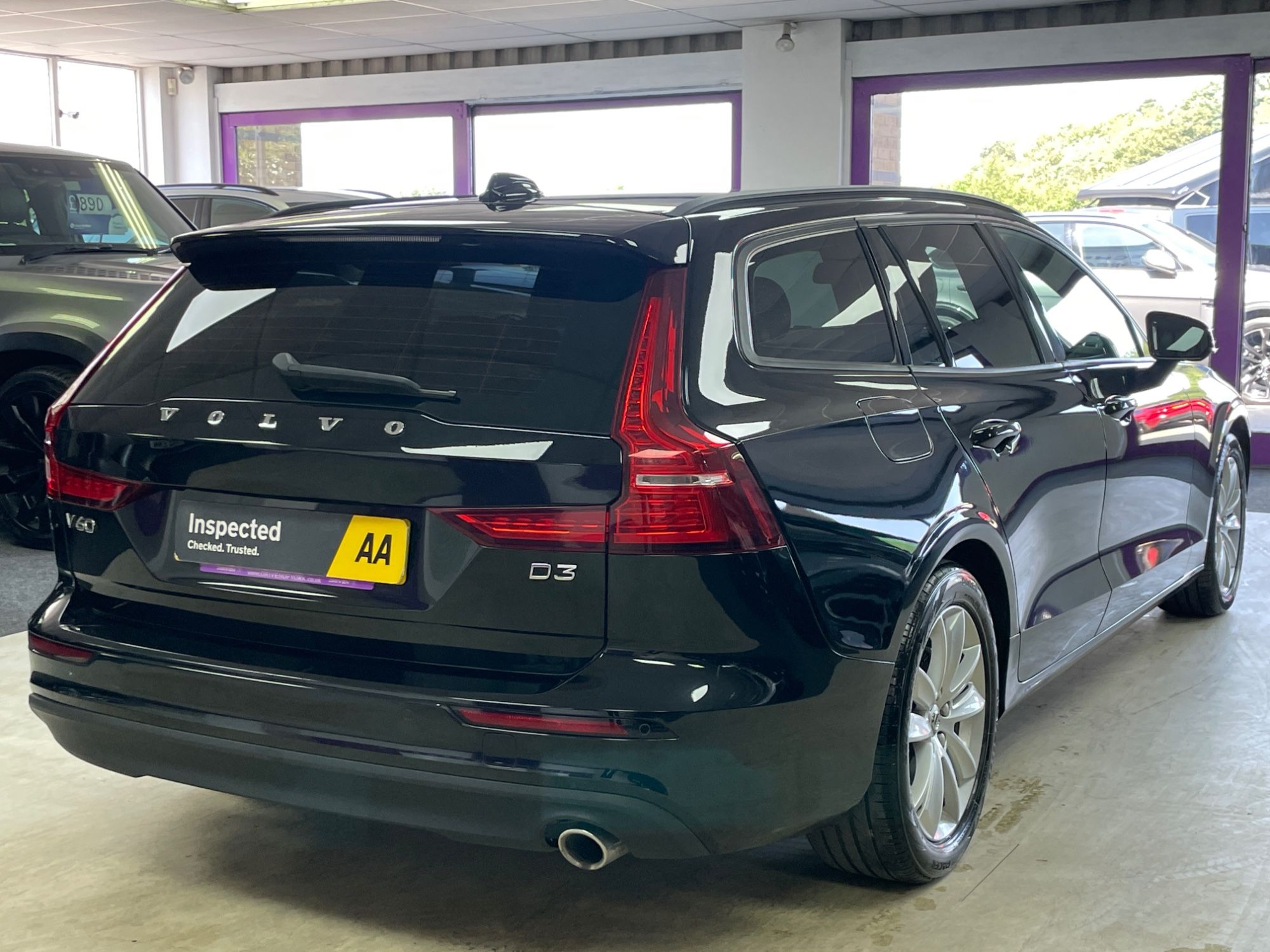 USED 2019 19 VOLVO V60 2.0 D3 Momentum Estate 5dr Diesel Manual Euro 6 (s/s) (150 ps) 